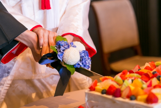 結婚式用の振袖をレンタルする時の費用相場は 注意点や着物マナーも 振袖専門情報サイトhatachi